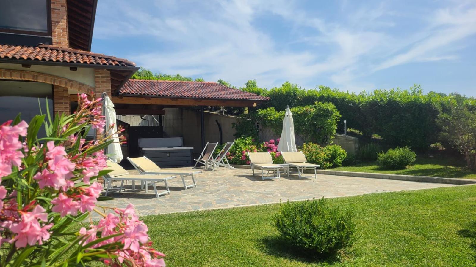 Casa Castella - Adults Only - Langhe Villa Diano dʼAlba Екстериор снимка